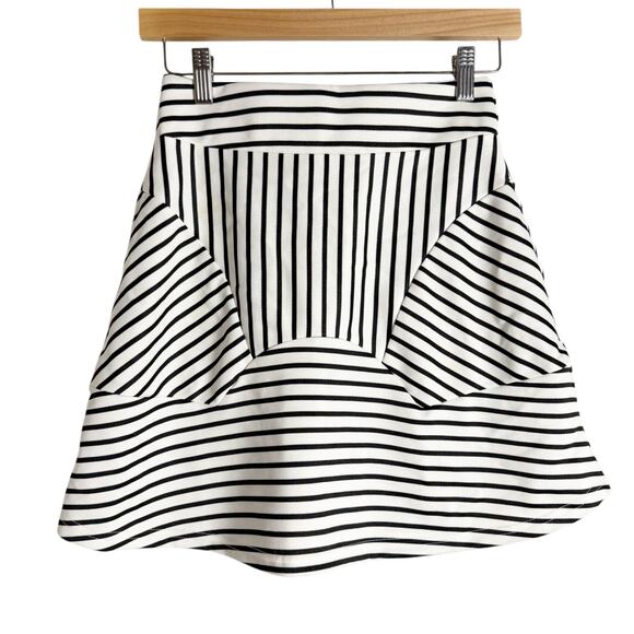 Olive + Oak White Black Striped A-Line Knit Skater Mini Skirt Size XS - Picture 1 of 7